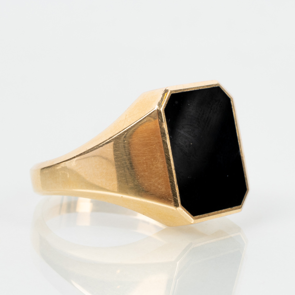 KLACKRING, 18k guld, tot vikt ca 11,3 g
