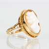 RING, 18k guld, camé, tot vikt ca 5,3 g
