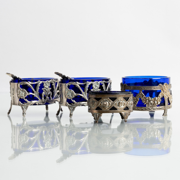 SALTKAR, 4 st, silver och glas, 1900-talets första hälft, tot vikt exkl glasinsats ca 60 g