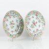 TALLRIKAR, 2 st, porslin, Kina, famille rose, Qianlong (1736-1795)
