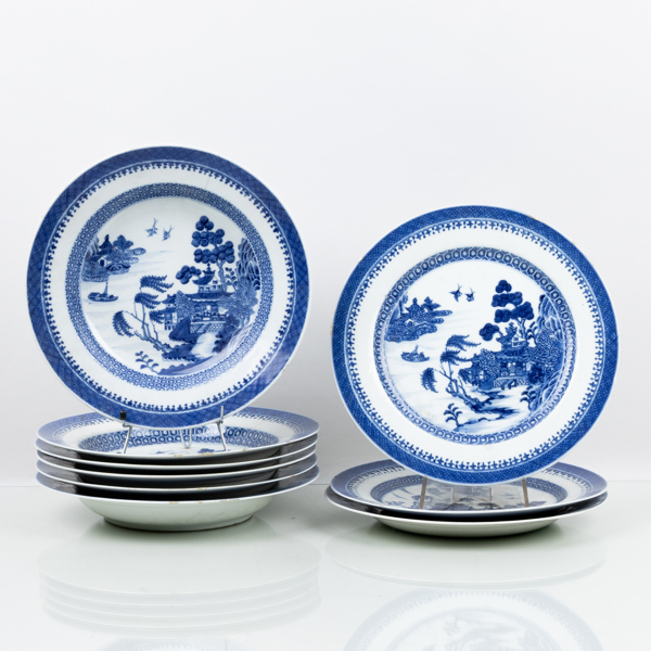 FLATA OCH DJUPA TALLRIKAR, 9 st, porslin, Kina, 1700-/1800-tal