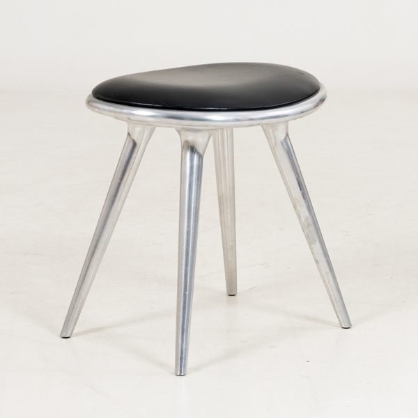 PALL, aluminium, "Low Stool", formgiven av Space Copenhagen, Mater