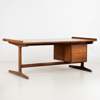 ARNE VODDER, tillskrivet, skrivbord och skrivbordsstol, fanér av riopalisander, 1960-/70-tal