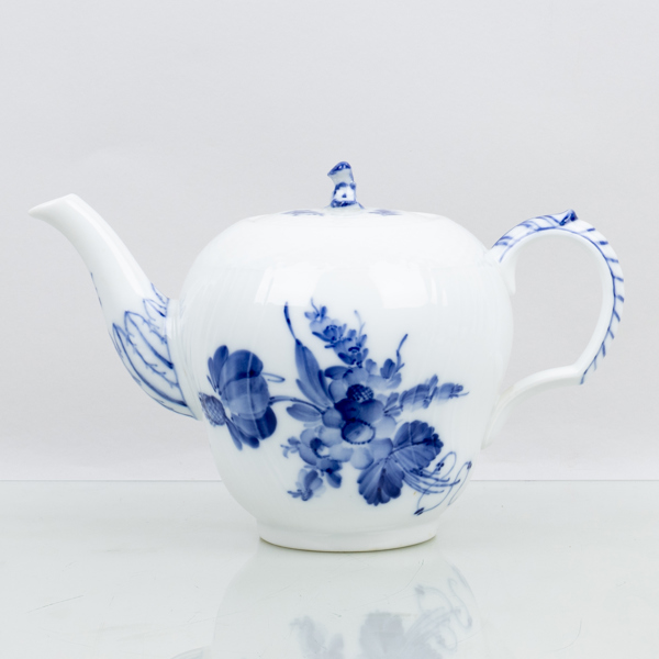 TEKANNA, porslin, "Blå Blomst", Royal Copenhagen, 10/1788