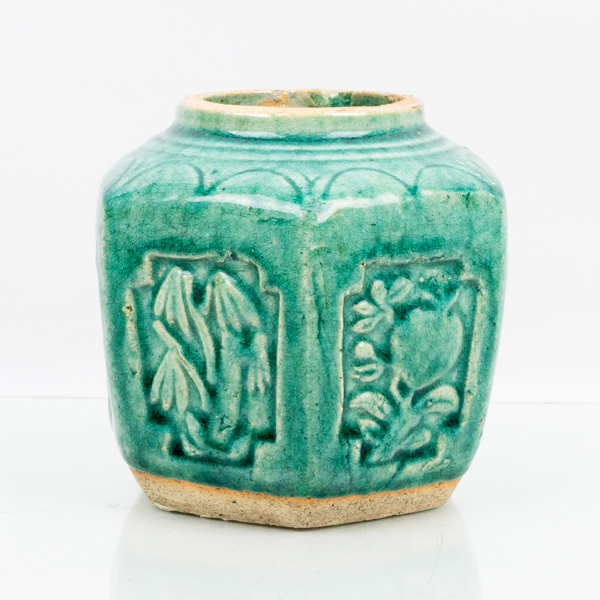URNA, lergods, Kina, sannolikt 1800-tal