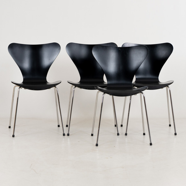 ARNE JACOBSEN, 4 st stolar, "Sjuan", Fritz Hansen, år 2007