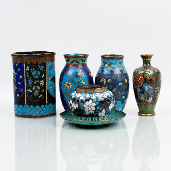 CLOISONNÉFÖREMÅL, 6 st, Japan, mestadels 1800-tal