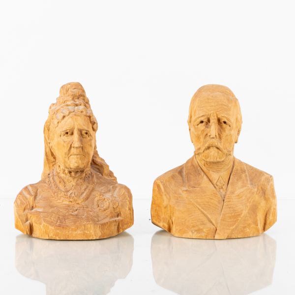 SKULPTURER, 2 st, skuret trä, sannolikt 1900-tal, föreställande Oscar II och Drottning Sofia