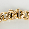 ARMBAND, 18k guld, med plakett, vikt ca 36,4 g