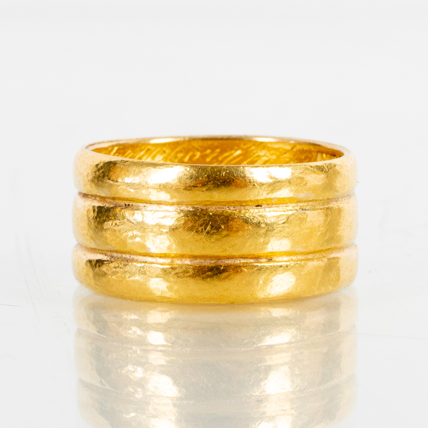 RING, 23k guld, vikt ca 14,1 g