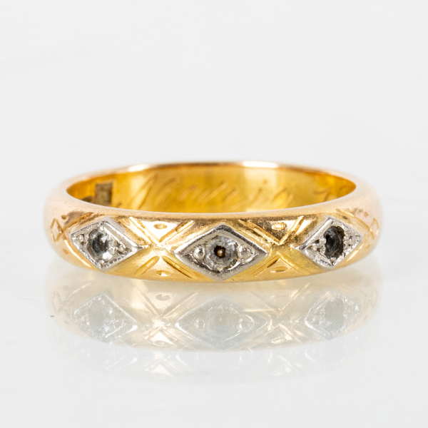 RING, 23k guld, med vita stenar, tot vikt ca 5 g