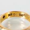 RING, 23k guld, med vita stenar, tot vikt ca 5 g 