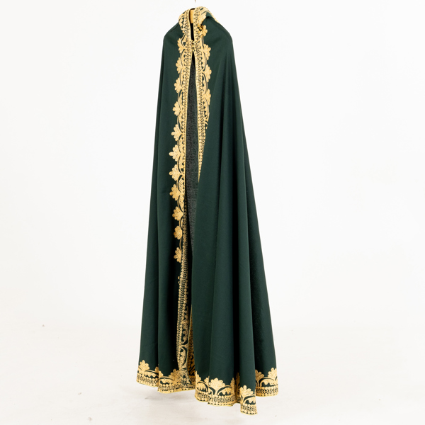 CAPE/MANTEL, grön textil med broderi, sannolikt sent 1900-tal
