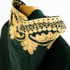 CAPE/MANTEL, grön textil med broderi, sannolikt sent 1900-tal