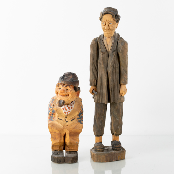 NILS WIDE, SÖDERBYKARL (1888-1954), figur, skuret och bemålat trä, "Räv Pelle Rospigg", signerad, samt en osignerad