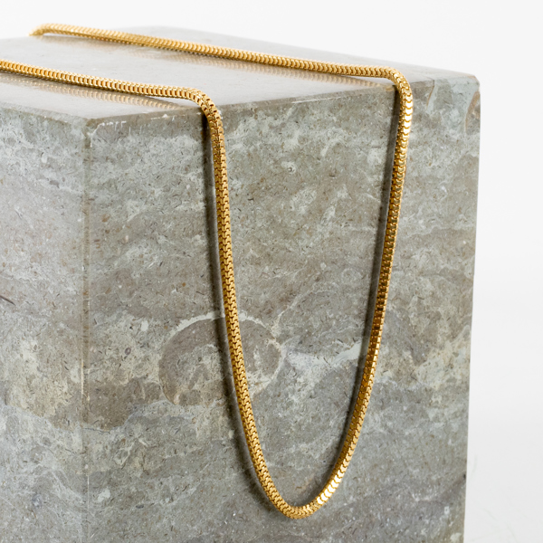 COLLIER, 18k guld, vikt ca 10 g