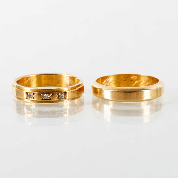 RINGAR, 2 st, 18k guld, bla med diamanter, tot vikt ca 8,7 g