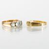 RINGAR, 2 st, 14k guld, med vita stenar, tot vikt ca 5,6 g 