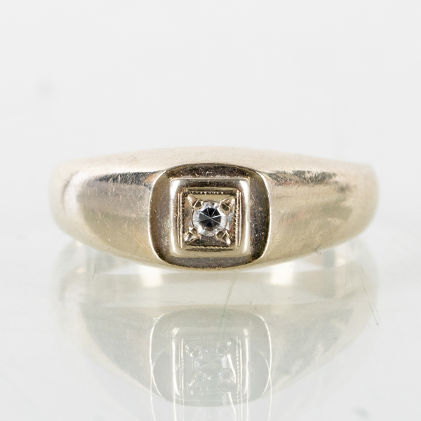 RING, 18k vitguld, med mindre diamant, vikt ca 7,4 g