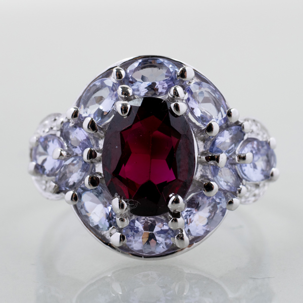 RING, sterlingsilver, med röd och ljusblå stenar, sent 1900-/2000-tal