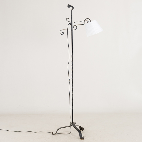 GOLVLAMPA, smide, 1900-talets första hälft