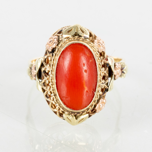 RING, 14k guld, med röd sten, tot vikt ca 2,7 g