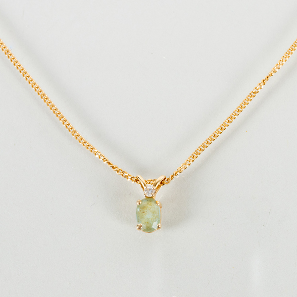 HALSKEDJA MED HÄNGE, 18k guld, tot vikt ca 3,1 g