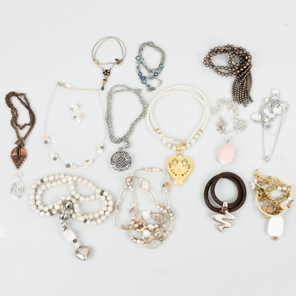 SAMLING BIJOUTERIER, bla Pilgrim samt Lilia & Lykke, 2000-tal