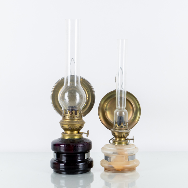 VÄGGFOTOGENLAMPOR, 2 st, mässing och glas, 1800-/1900-tal