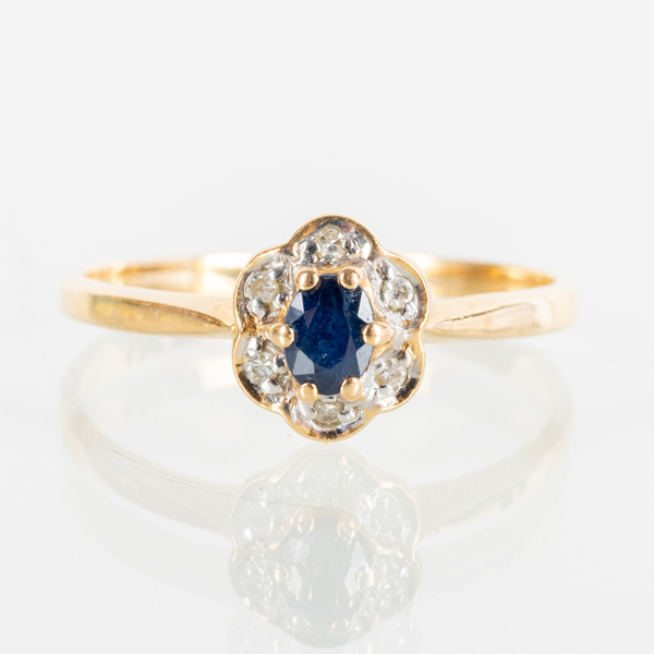 RING, 18k guld, med safir och diamanter, med vikt ca 2 g 