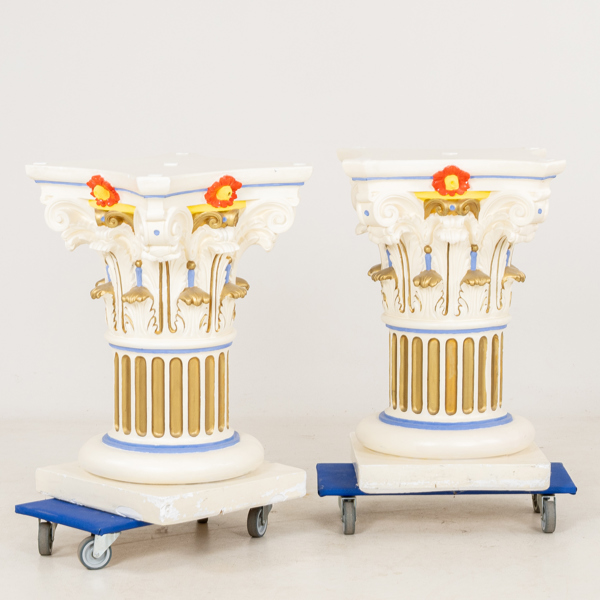 PIEDESTALER, 1 par, bemålat gips, Spanien, 1900-talets slut 