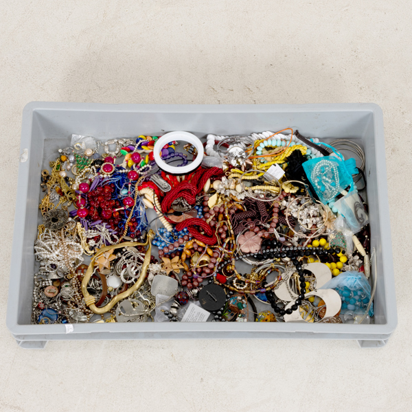 SAMLING BIJOUTERIER, olika material, 1900-/2000-tal