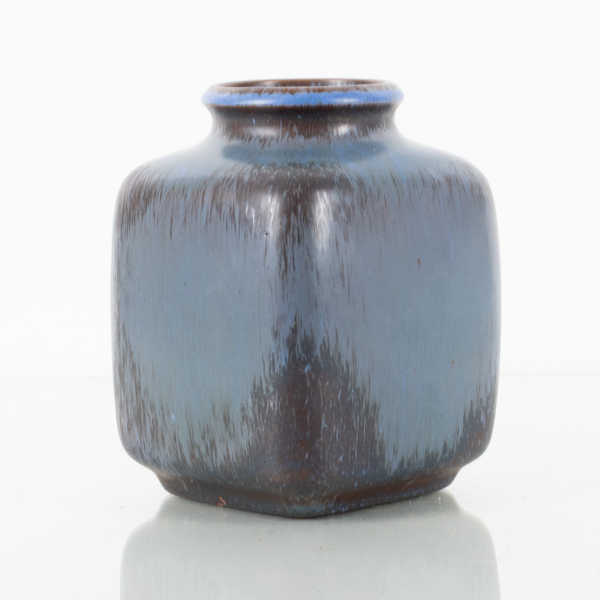 VAS, stengods, Danmark, 1900-talets mitt, monogramsignerad