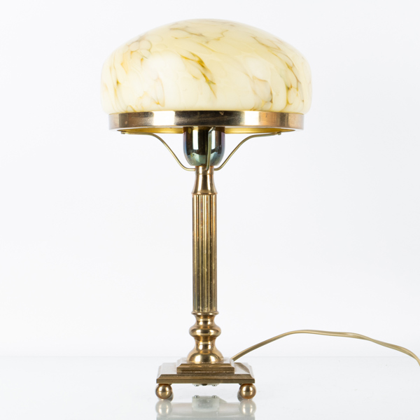 BORDSLAMPA, mässing, sk Strindbergslampa, Gusum, signerad och daterad JK 2001