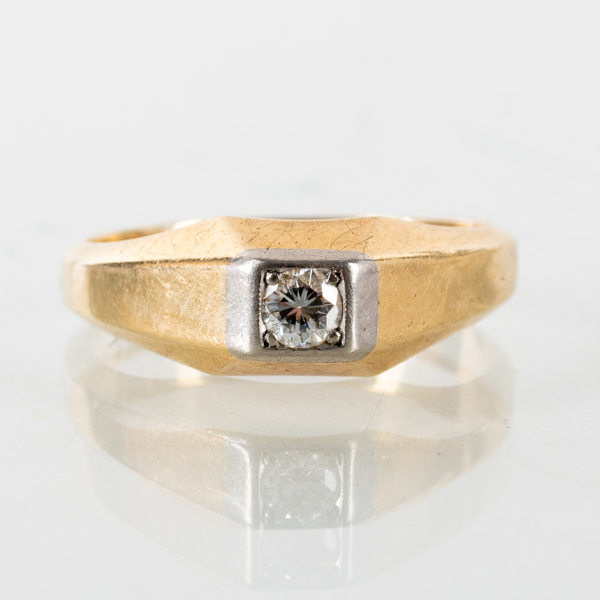 RING, 14k guld, med diamant ca 0,11 ct, tot vikt ca 3,5 g 