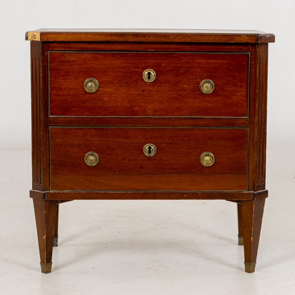 BYRÅ, gustaviansk stil, 1900-talets första hälft