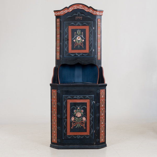 HÖRNSKÅP, allmoge, Maj Söderin, Slåtta-Snickarn, Järvsö, 1992