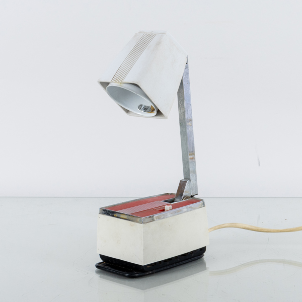 BORDSLAMPA / VÄGGLAMPA, metall och plast, " Solo ", Lilux Stockholm