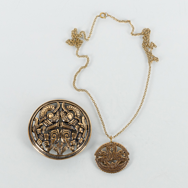 BROSCH/HÄNGE SAMT HÄNGE, brons, Kalevala Koru, Finland och Sigmund Espeland, Norge, 1900-talets andra hälft