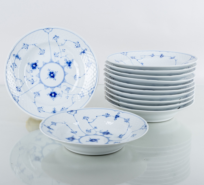 BING & GRÖNDAHL, 12 st djupa tallrikar, porslin, "Musselmalet", Danmark