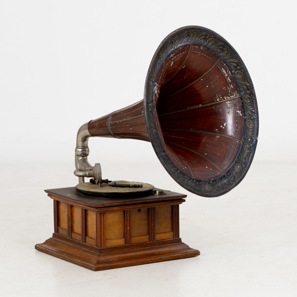 TRATTGRAMMOFON, sannolikt sent 1800-tal