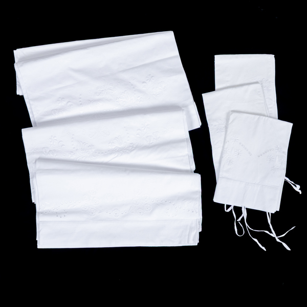 ÖVERLAKAN OCH ÖRNGOTT, 2 + 1 set, linne, 1900-tal