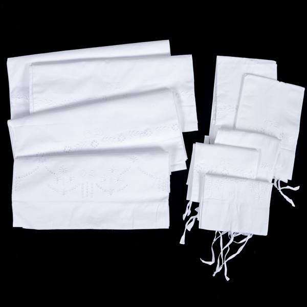 ÖVERLAKAN OCH ÖRNGOTT, 4 set, linne, 1900-tal