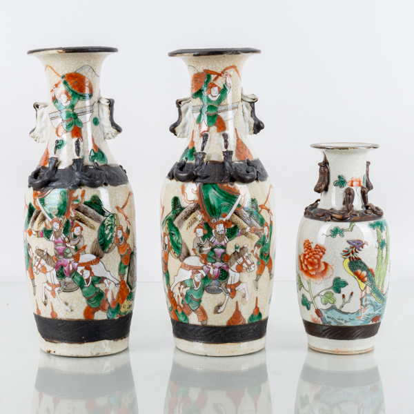 VASER, 3 st, porslin, sannolikt Japan, 1900-tal