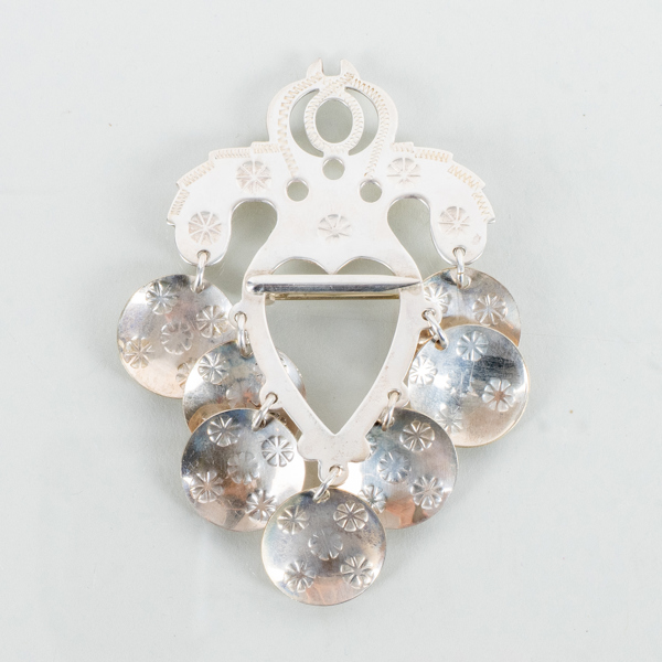 DRÄKTSMYCKE, till folkdräkt, silver, CG Hallbergs Guldsmeds Ab, 1985