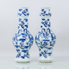 VASER, 1 par, porslin, Kina, med Kangxis märkning, 1800-tal eller äldre 