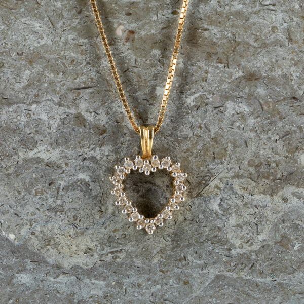 HALSKEDJA MED HÄNGE, 18k guld, med diamanter tot ca 0.27 ct, tot vikt ca 4 g 