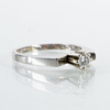 ENSTENSRING, 18k vitguld, med briljantslipad diamant ca 0.19 ct, tot vikt ca 4,5 g 