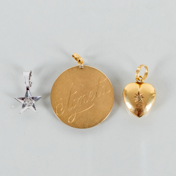 HÄNGEN, 3 st, 18k guld, tot vikt ca 3,6 g