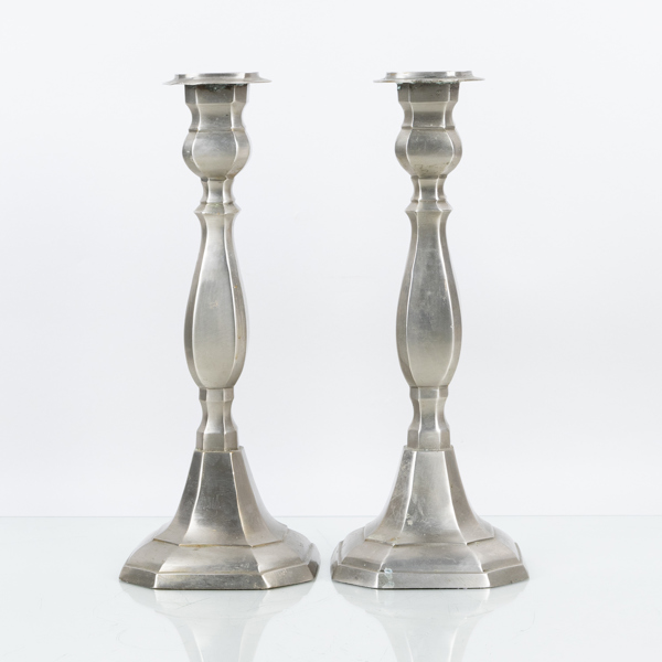 LJUSSTAKAR, 1 par, tenn, 1900-tal